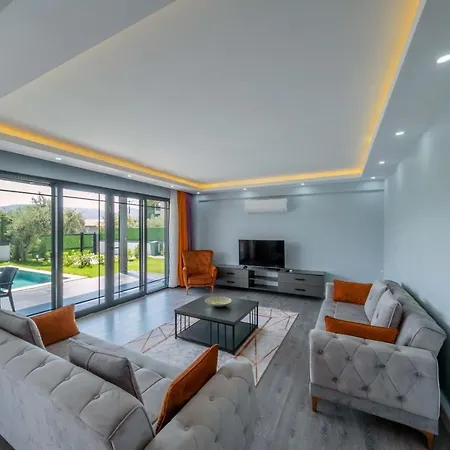 Ada Villa